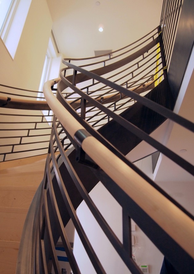 Изготовление винтовых лестниц в Смоленске: винтовая лестница из металла