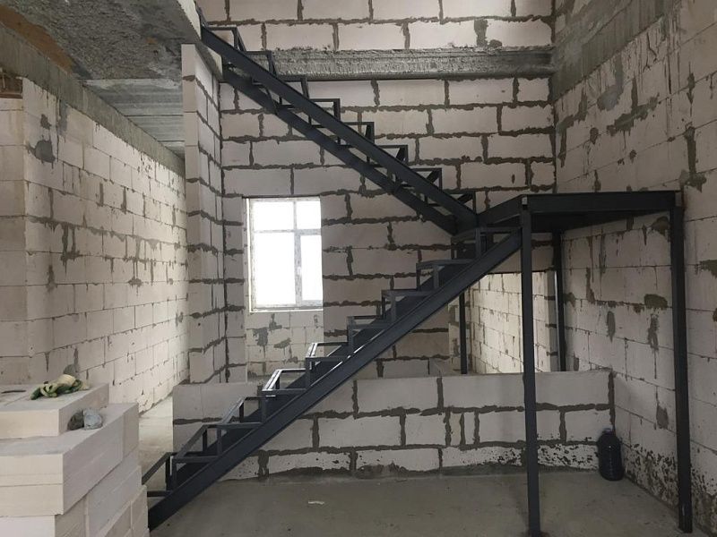 Дизайн проект бетонной лестницы обшитый дубом